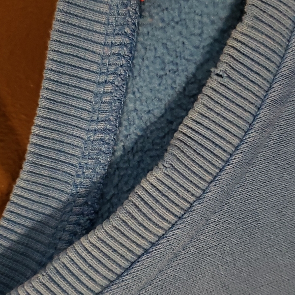 Izod sweatshirt - Picture 4 of 5